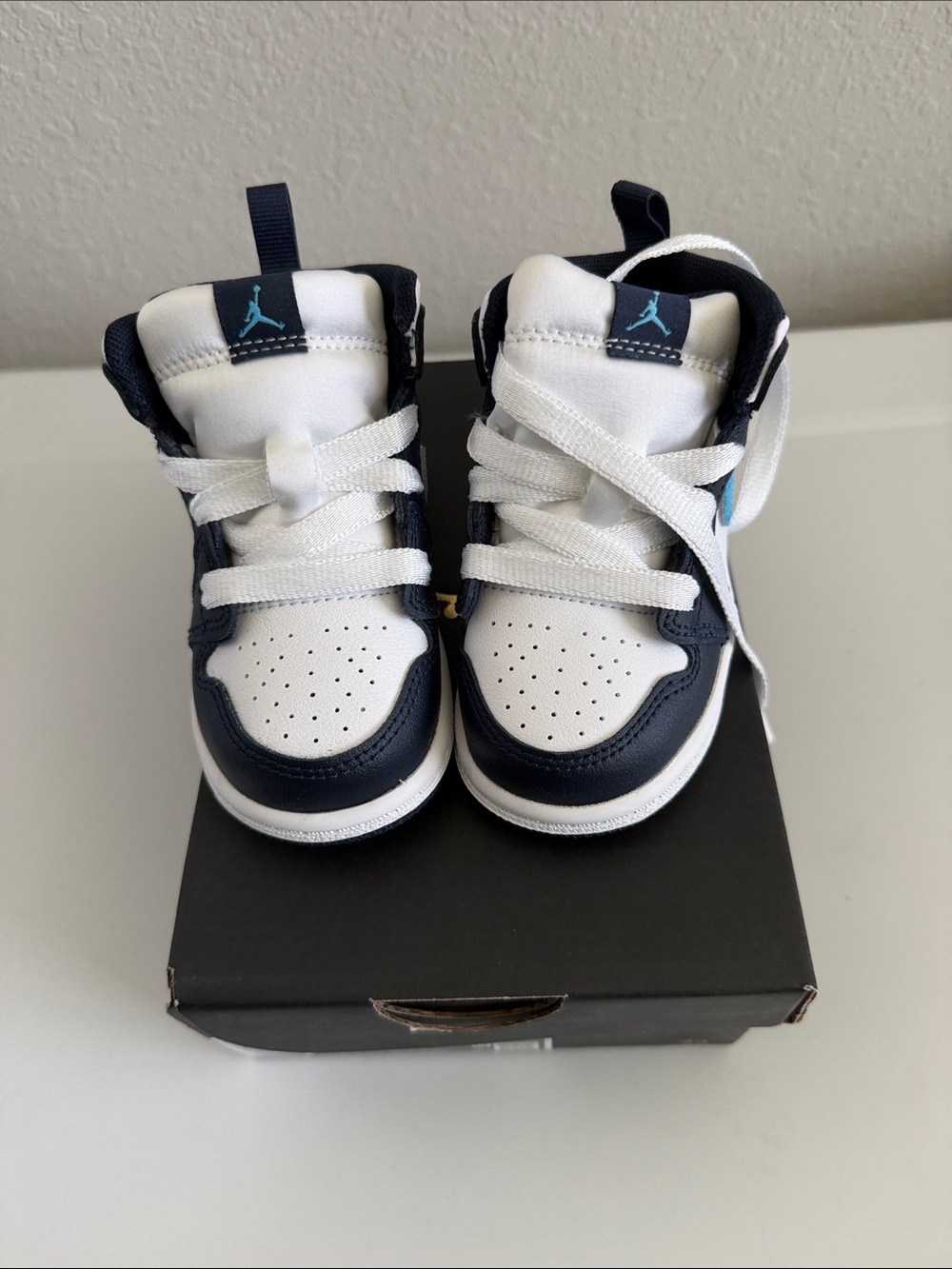 Jordan1 Mid  Toddler Sneakers in White and Navy with Teal